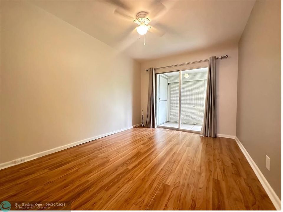 For Sale: $194,900 (2 beds, 1 baths, 828 Square Feet)