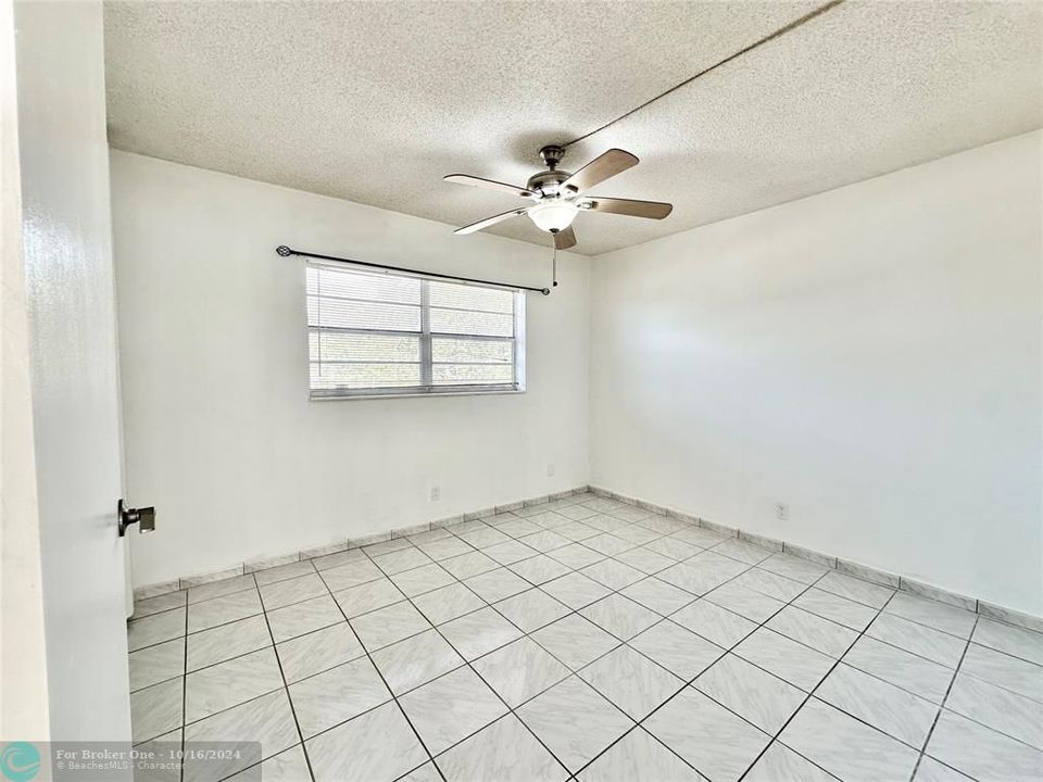 For Rent: $1,800 (2 beds, 2 baths, 944 Square Feet)