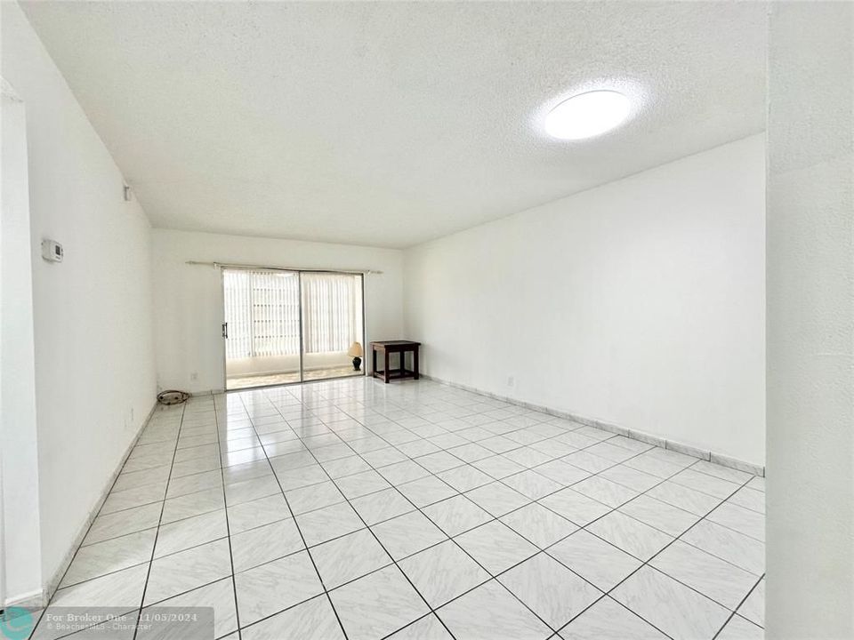 For Rent: $1,800 (2 beds, 2 baths, 944 Square Feet)