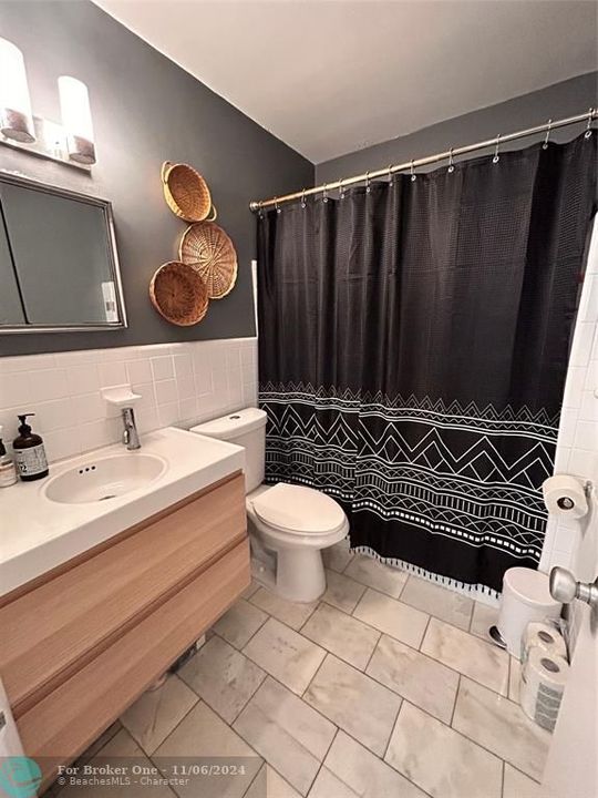 For Rent: $1,950 (1 beds, 1 baths, 697 Square Feet)