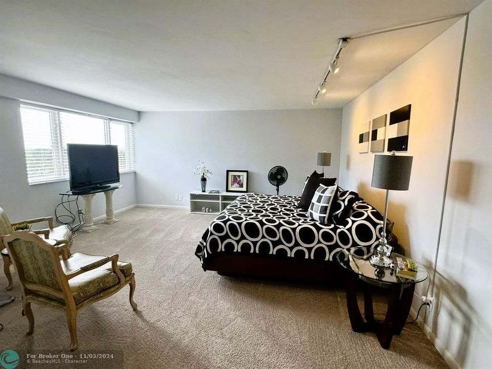 For Rent: $3,900 (2 beds, 2 baths, 1627 Square Feet)