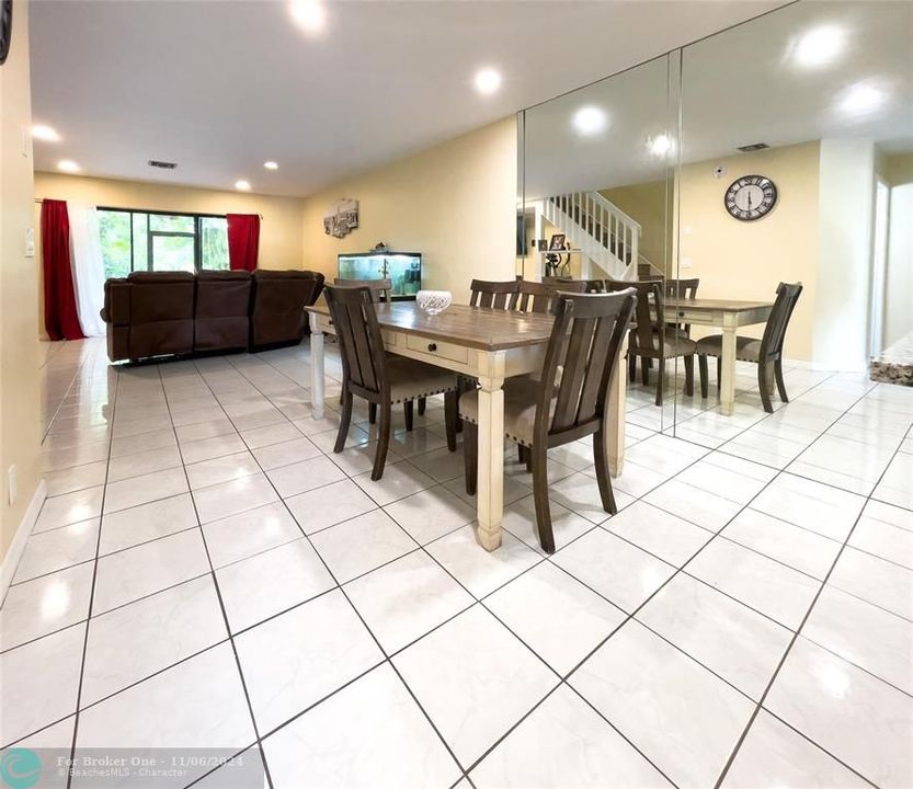 For Sale: $285,000 (3 beds, 2 baths, 1300 Square Feet)