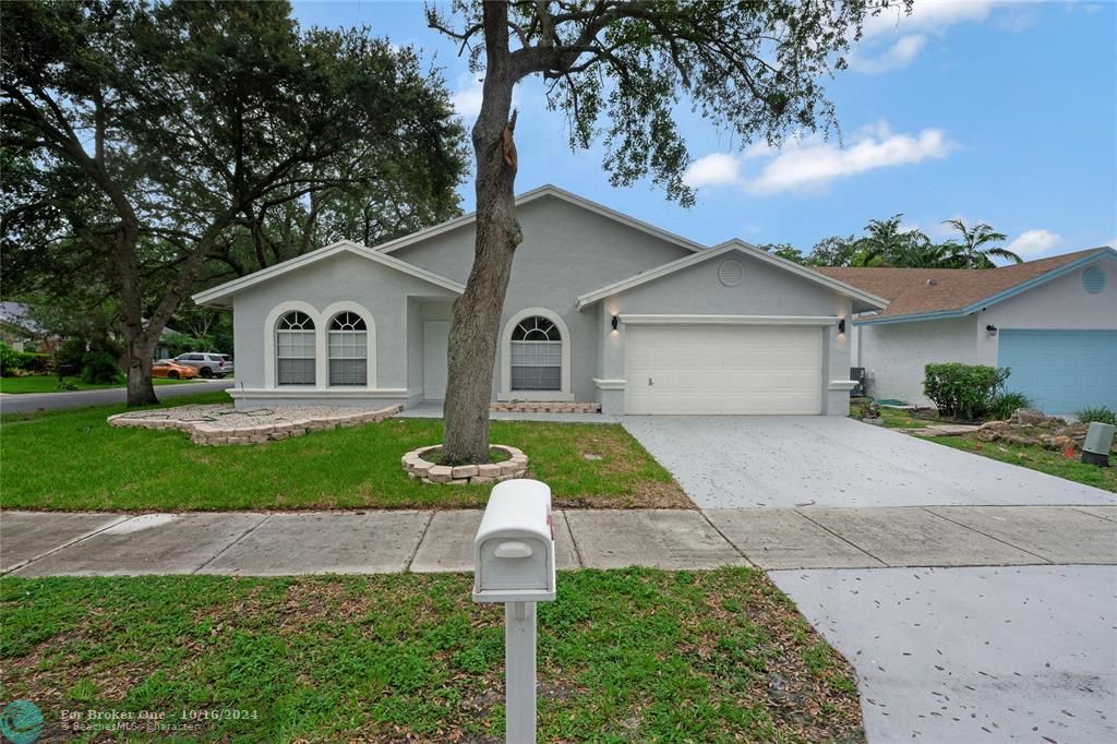 For Sale: $575,000 (3 beds, 2 baths, 1925 Square Feet)