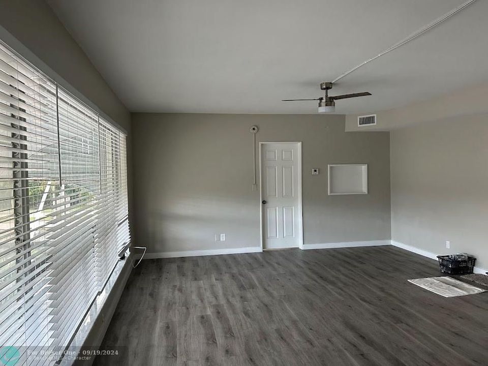 For Rent: $2,700 (2 beds, 2 baths, 980 Square Feet)