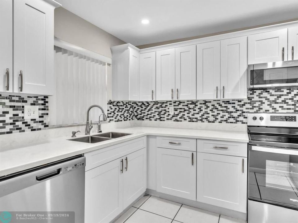 For Sale: $245,000 (2 beds, 2 baths, 950 Square Feet)