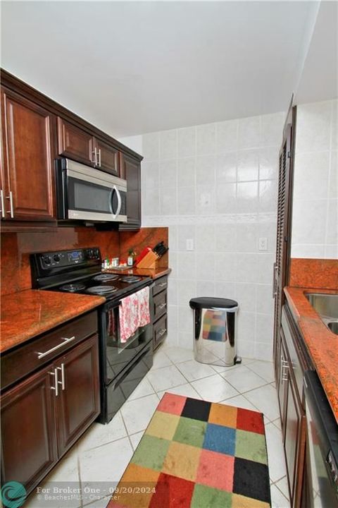 For Sale: $219,000 (1 beds, 1 baths, 760 Square Feet)