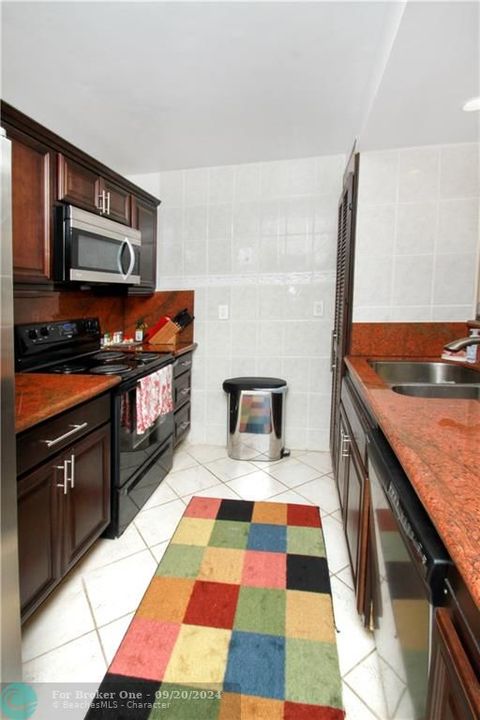 For Sale: $219,000 (1 beds, 1 baths, 760 Square Feet)