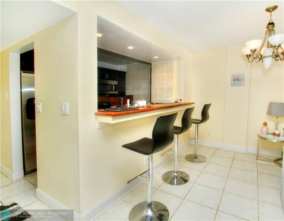 For Sale: $219,000 (1 beds, 1 baths, 760 Square Feet)