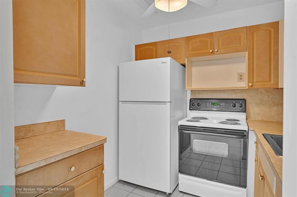 For Sale: $90,000 (1 beds, 1 baths, 651 Square Feet)