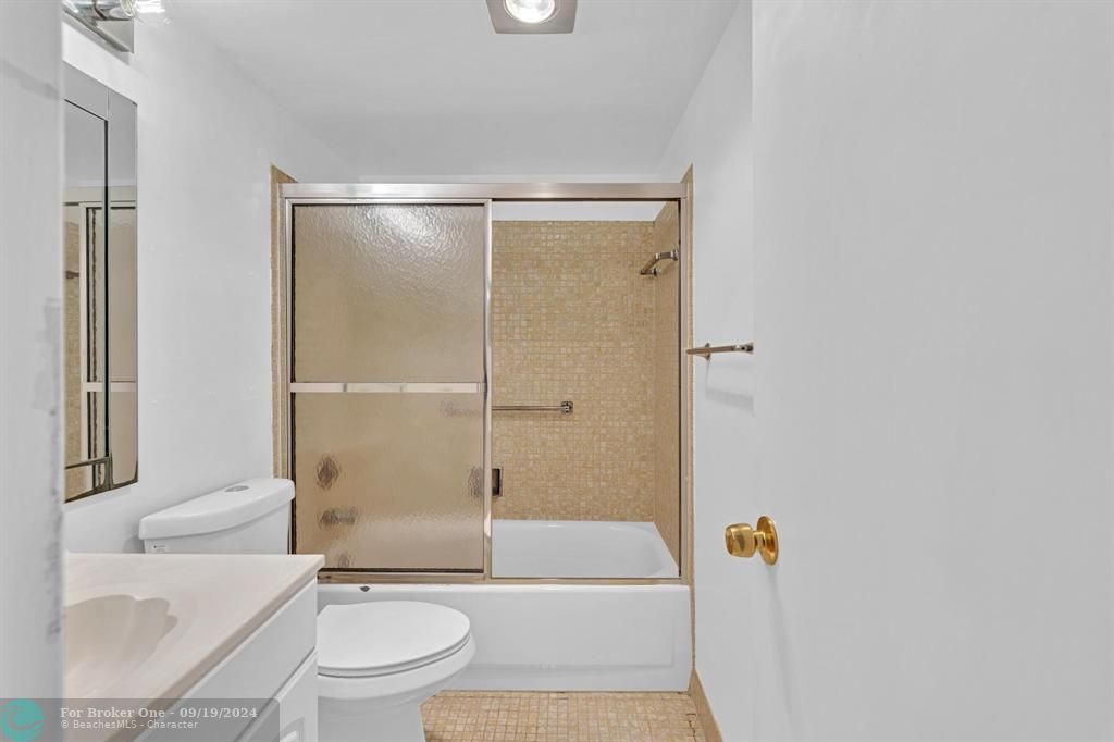 For Sale: $90,000 (1 beds, 1 baths, 651 Square Feet)