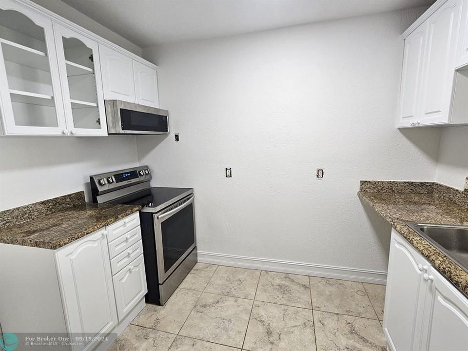 For Rent: $2,750 (2 beds, 2 baths, 709 Square Feet)