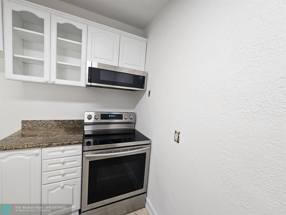 For Rent: $2,750 (2 beds, 2 baths, 709 Square Feet)