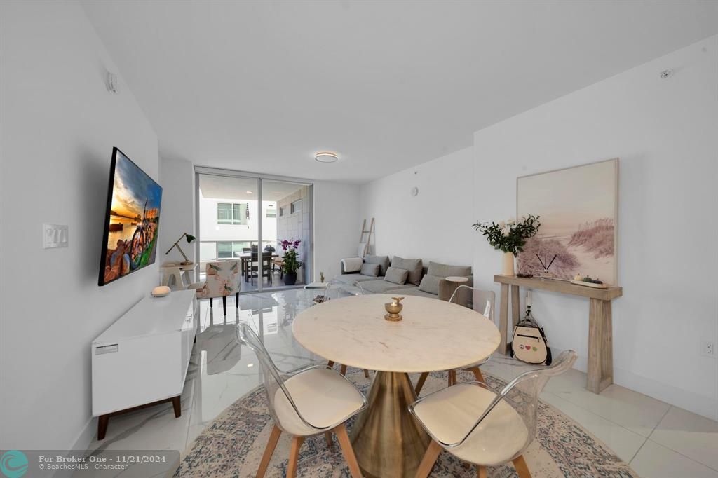 For Sale: $850,000 (1 beds, 1 baths, 826 Square Feet)