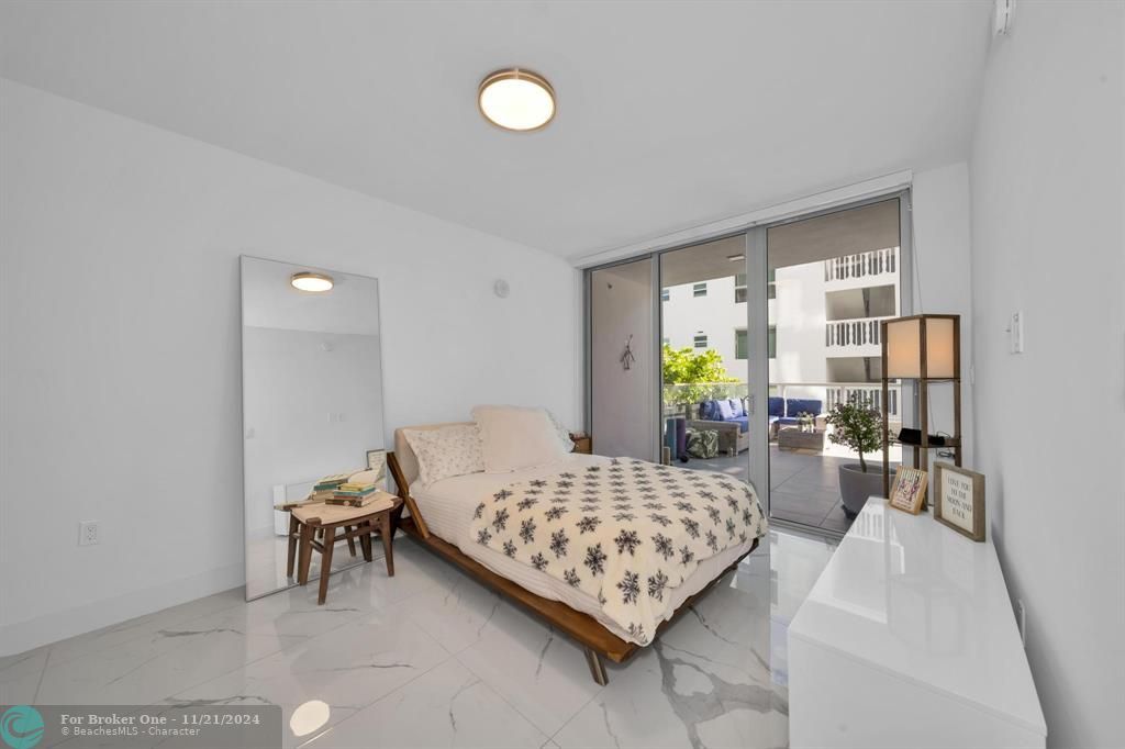 For Sale: $850,000 (1 beds, 1 baths, 826 Square Feet)