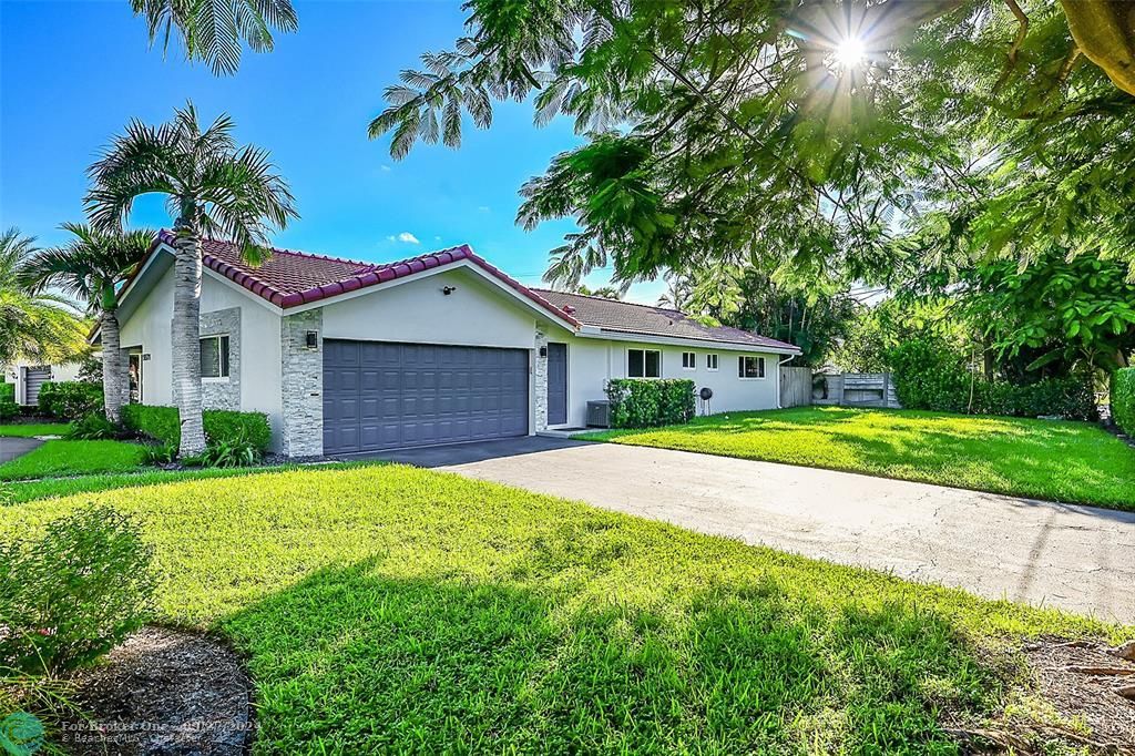 For Sale: $950,000 (3 beds, 3 baths, 2219 Square Feet)