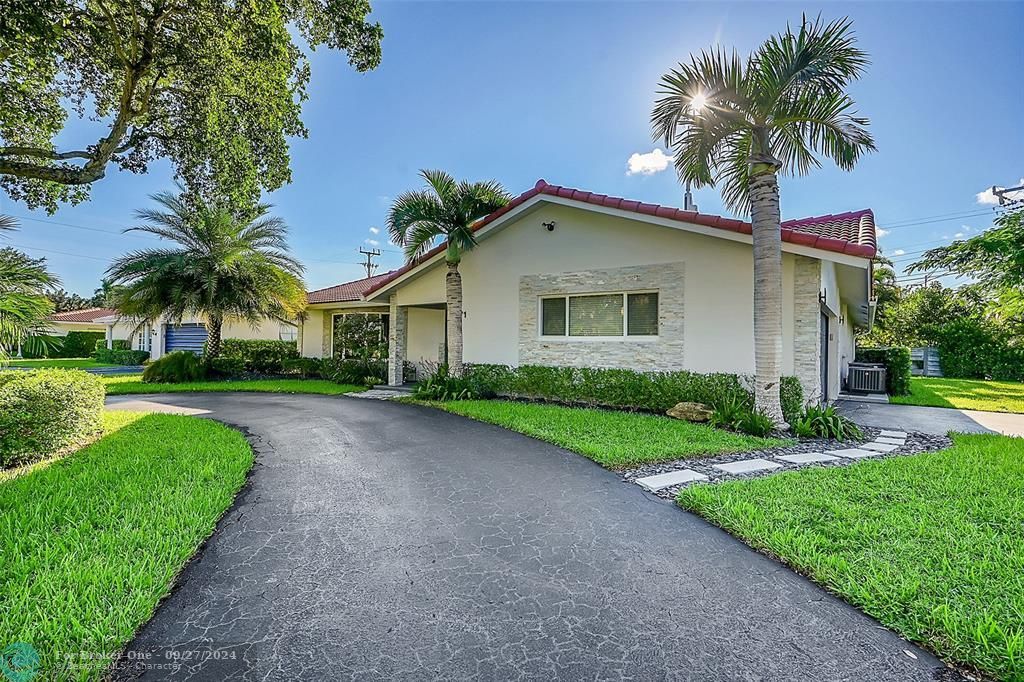 For Sale: $950,000 (3 beds, 3 baths, 2219 Square Feet)