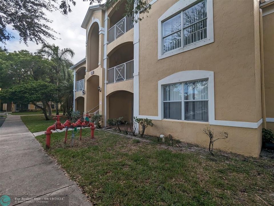 For Rent: $2,150 (2 beds, 2 baths, 1130 Square Feet)