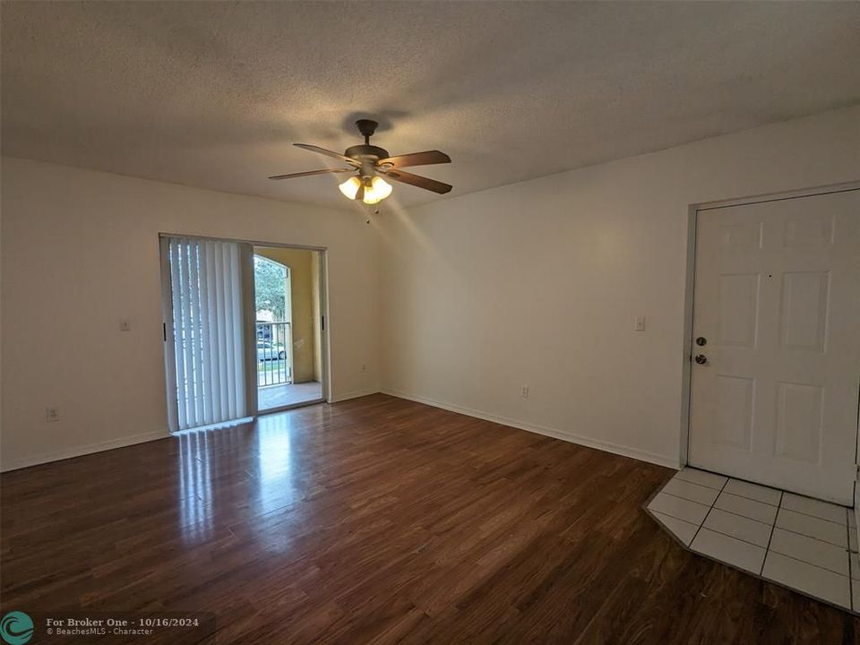 For Rent: $2,150 (2 beds, 2 baths, 1130 Square Feet)