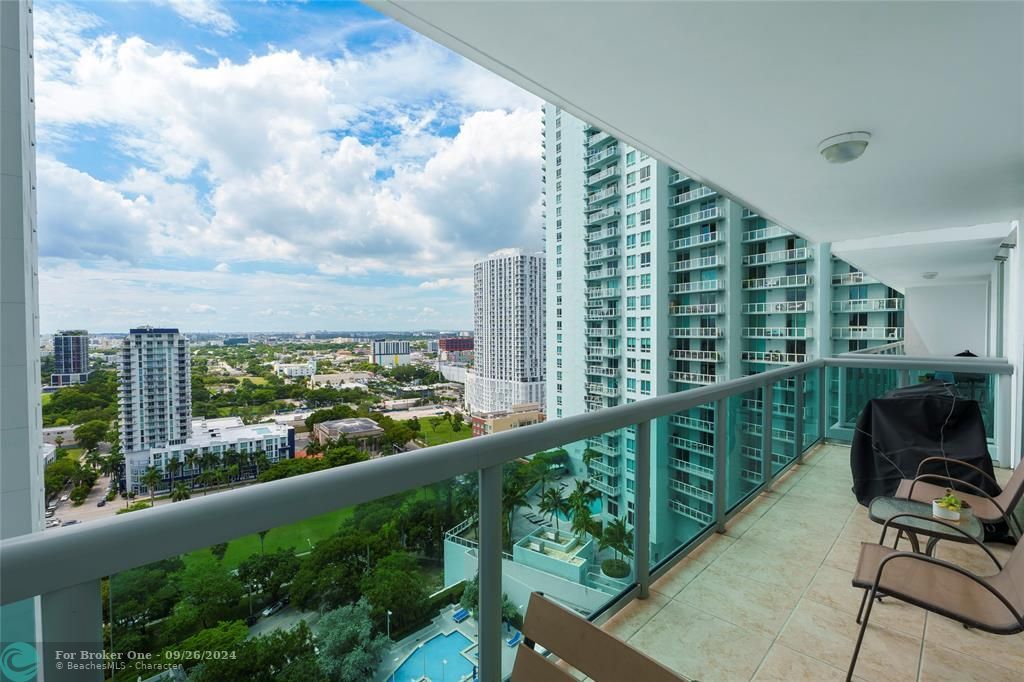 For Sale: $479,994 (1 beds, 1 baths, 841 Square Feet)