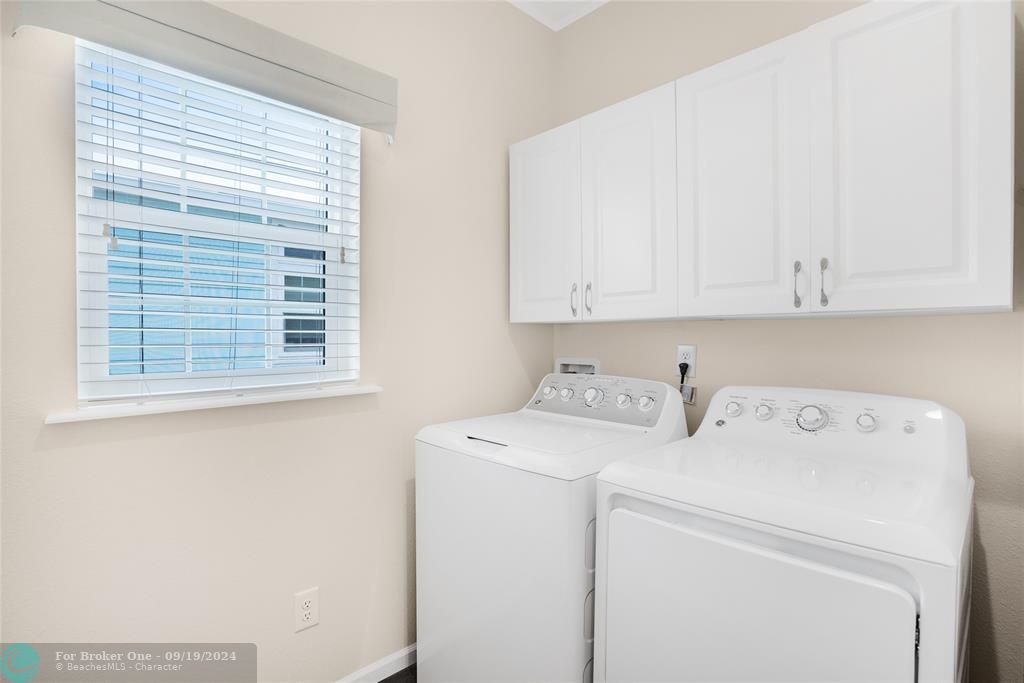 For Sale: $449,500 (2 beds, 2 baths, 1202 Square Feet)