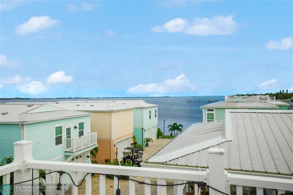 For Sale: $449,500 (2 beds, 2 baths, 1202 Square Feet)