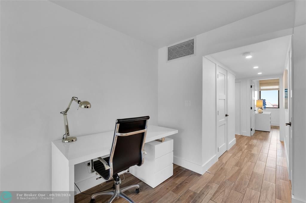 For Sale: $459,000 (1 beds, 1 baths, 885 Square Feet)