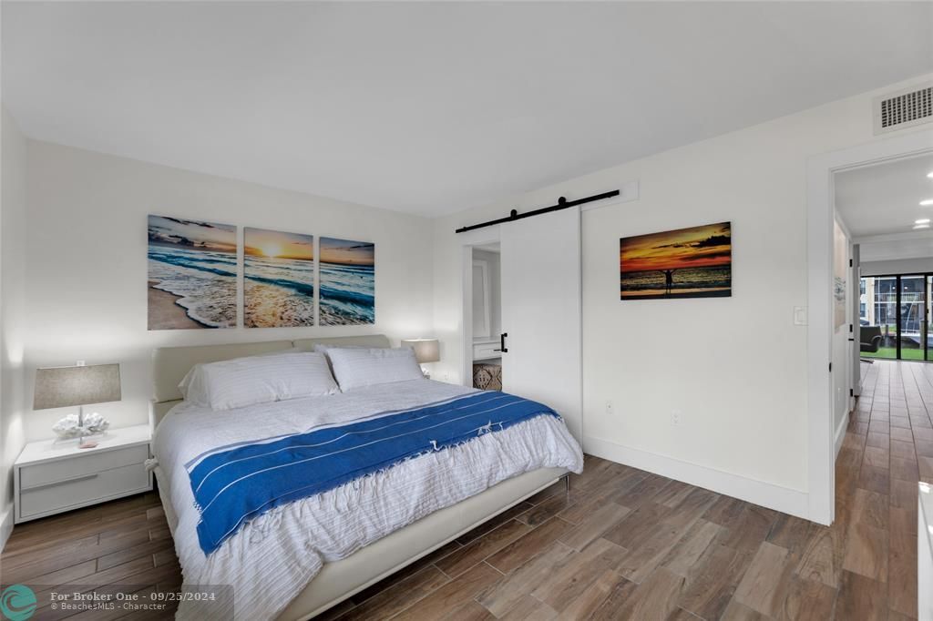 For Sale: $459,000 (1 beds, 1 baths, 885 Square Feet)