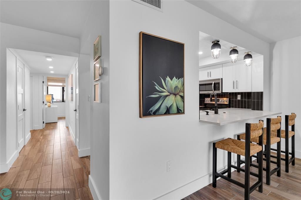 For Sale: $459,000 (1 beds, 1 baths, 885 Square Feet)