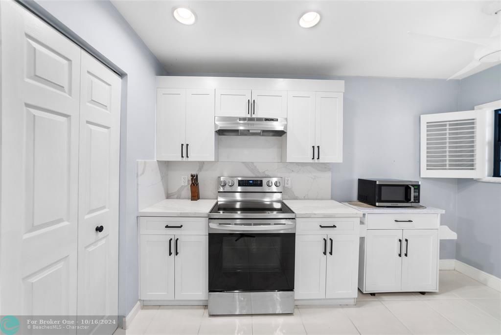 For Sale: $397,500 (2 beds, 2 baths, 1357 Square Feet)