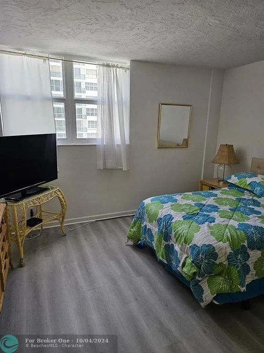 For Rent: $3,000 (1 beds, 1 baths, 883 Square Feet)