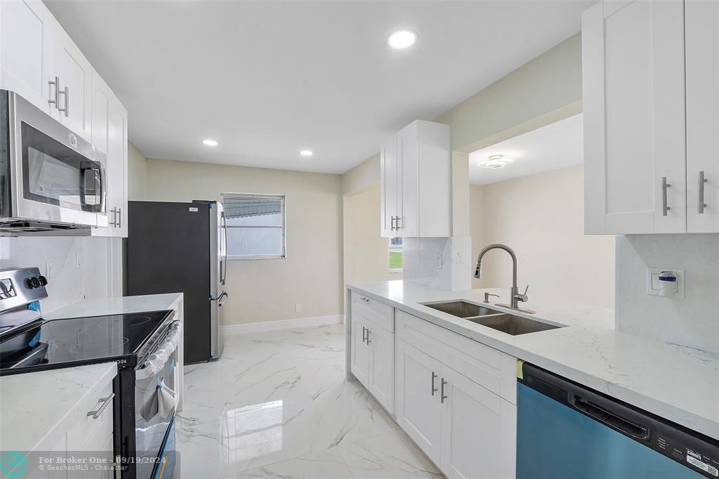 For Sale: $424,990 (2 beds, 2 baths, 1574 Square Feet)