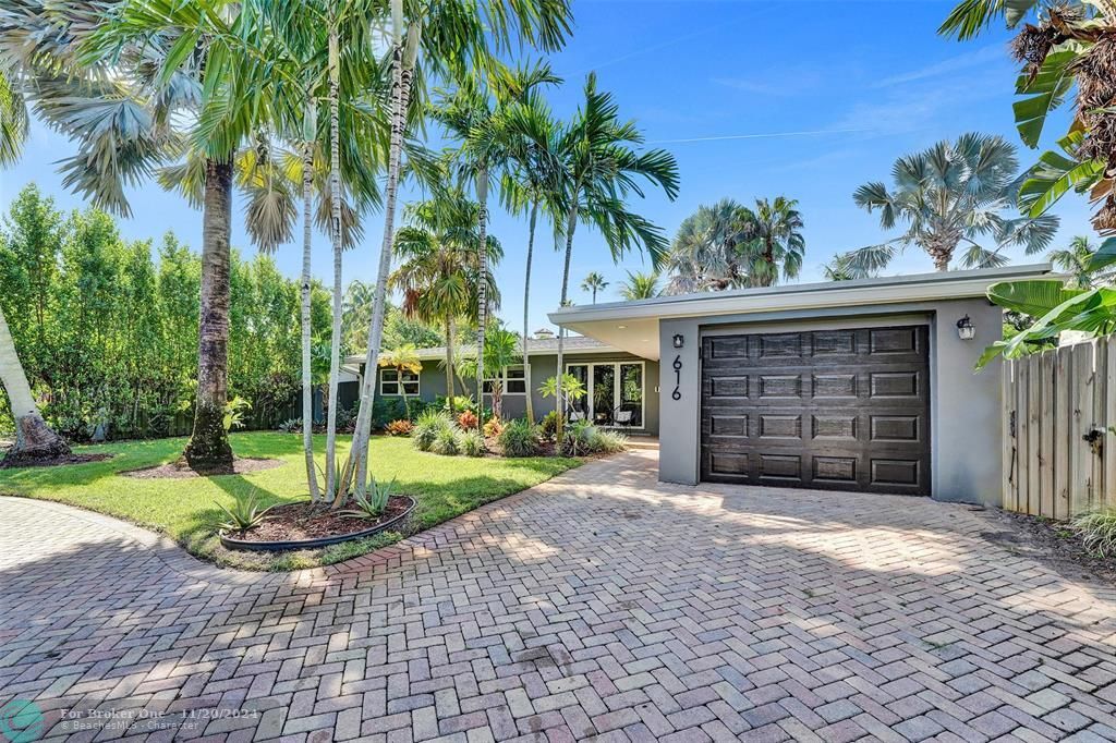 For Sale: $1,000,000 (3 beds, 2 baths, 1332 Square Feet)