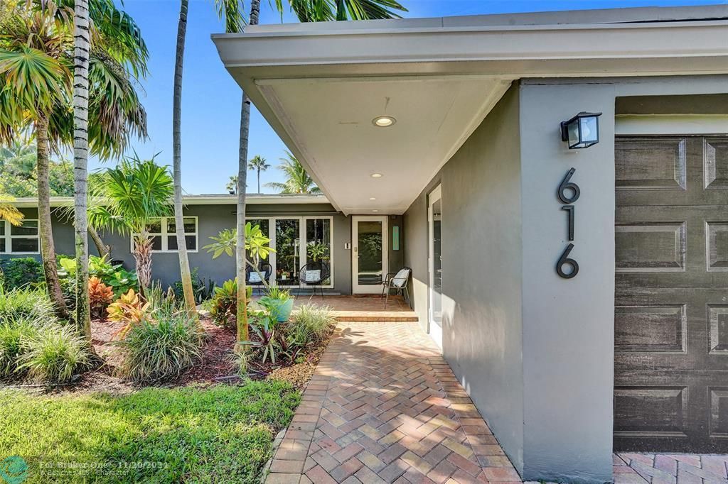 For Sale: $1,000,000 (3 beds, 2 baths, 1332 Square Feet)