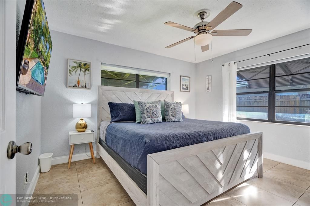 For Sale: $600,000 (2 beds, 1 baths, 940 Square Feet)