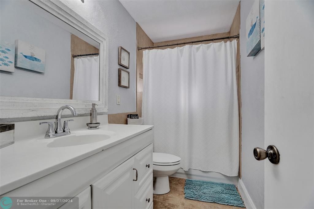 For Sale: $600,000 (2 beds, 1 baths, 940 Square Feet)