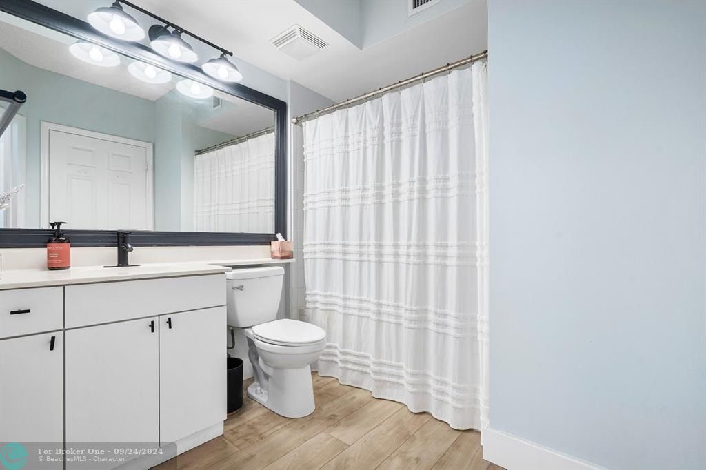 For Sale: $609,000 (2 beds, 2 baths, 1116 Square Feet)