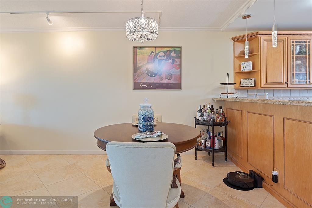 For Sale: $368,000 (2 beds, 2 baths, 1255 Square Feet)