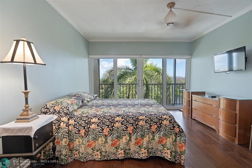 For Sale: $368,000 (2 beds, 2 baths, 1255 Square Feet)