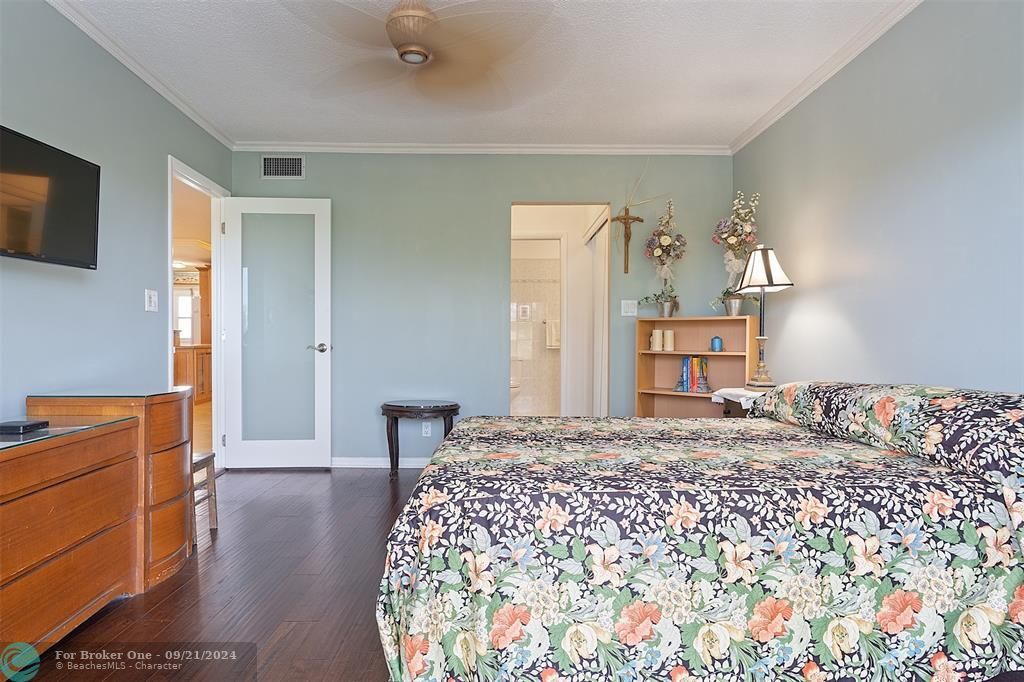 For Sale: $368,000 (2 beds, 2 baths, 1255 Square Feet)