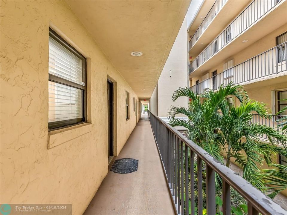 For Sale: $295,000 (2 beds, 2 baths, 1025 Square Feet)