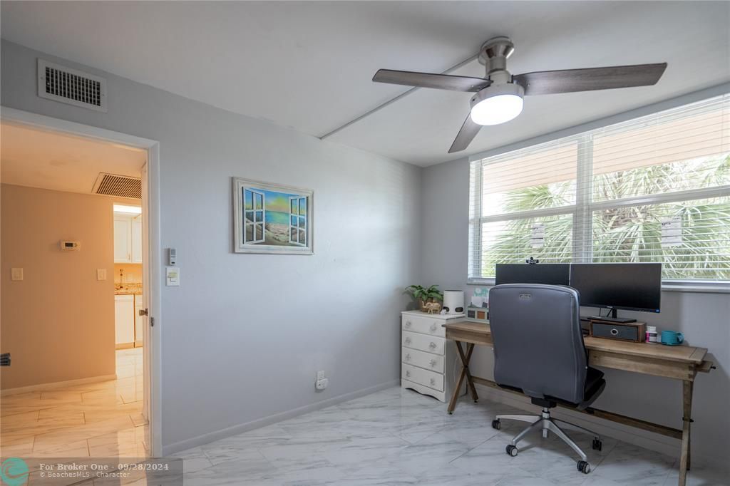 Active With Contract: $264,000 (2 beds, 2 baths, 984 Square Feet)