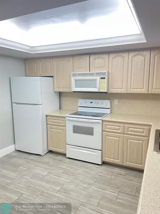 For Rent: $2,500 (1 beds, 1 baths, 855 Square Feet)