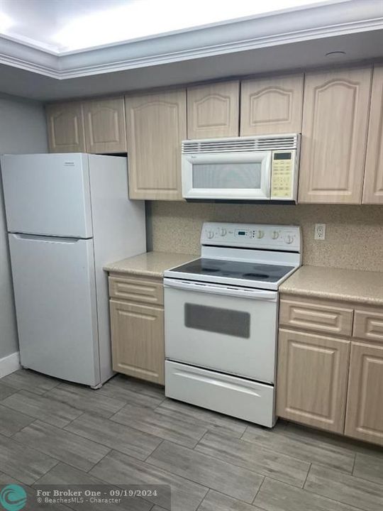 For Rent: $2,500 (1 beds, 1 baths, 855 Square Feet)