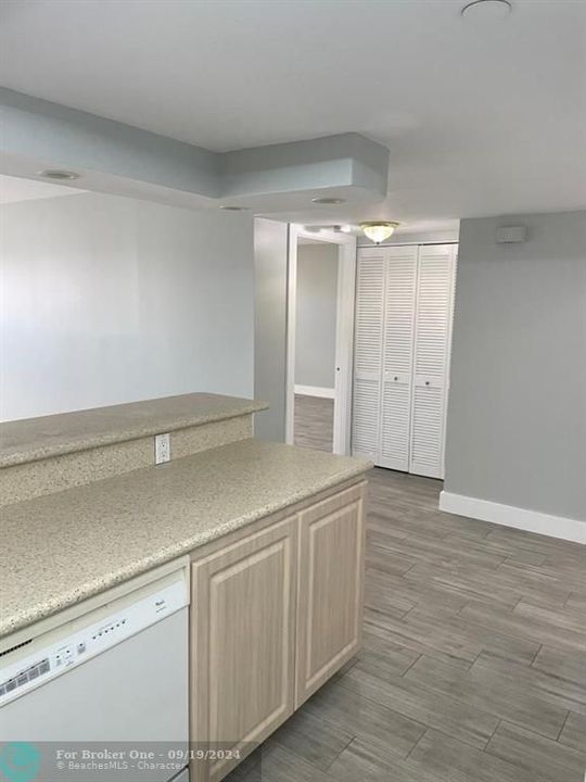 For Rent: $2,500 (1 beds, 1 baths, 855 Square Feet)