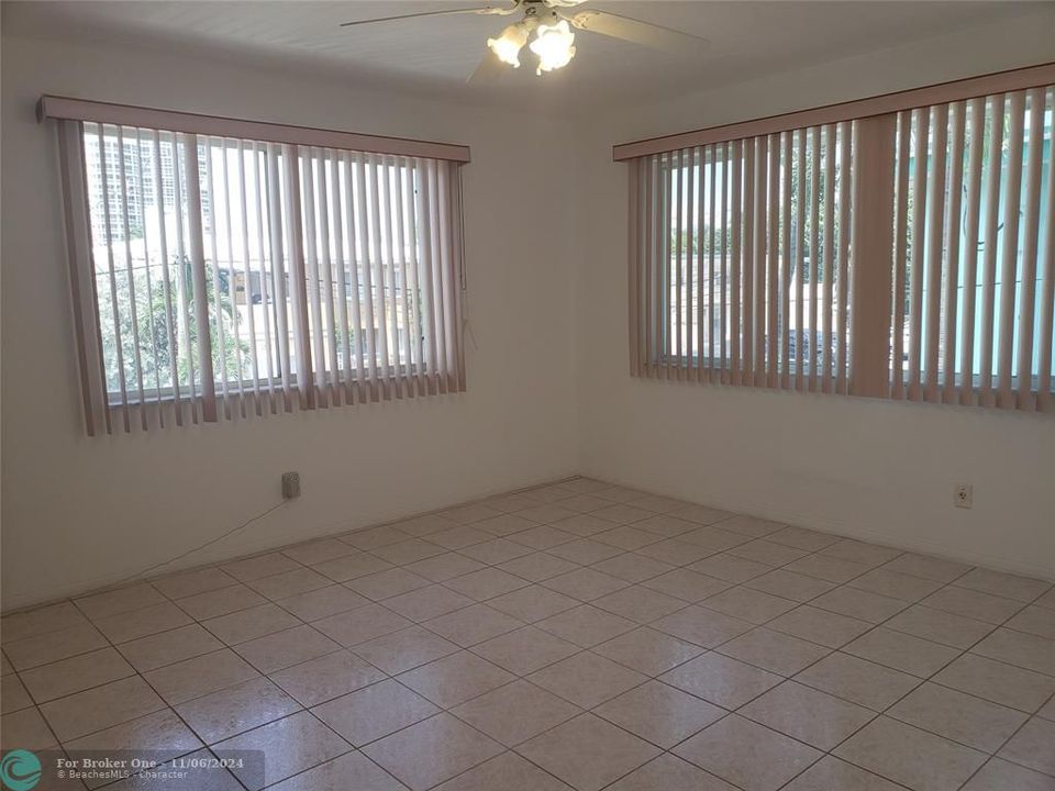 For Rent: $1,950 (1 beds, 1 baths, 758 Square Feet)