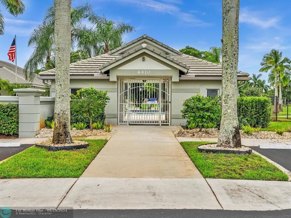 For Sale: $575,000 (3 beds, 2 baths, 1600 Square Feet)