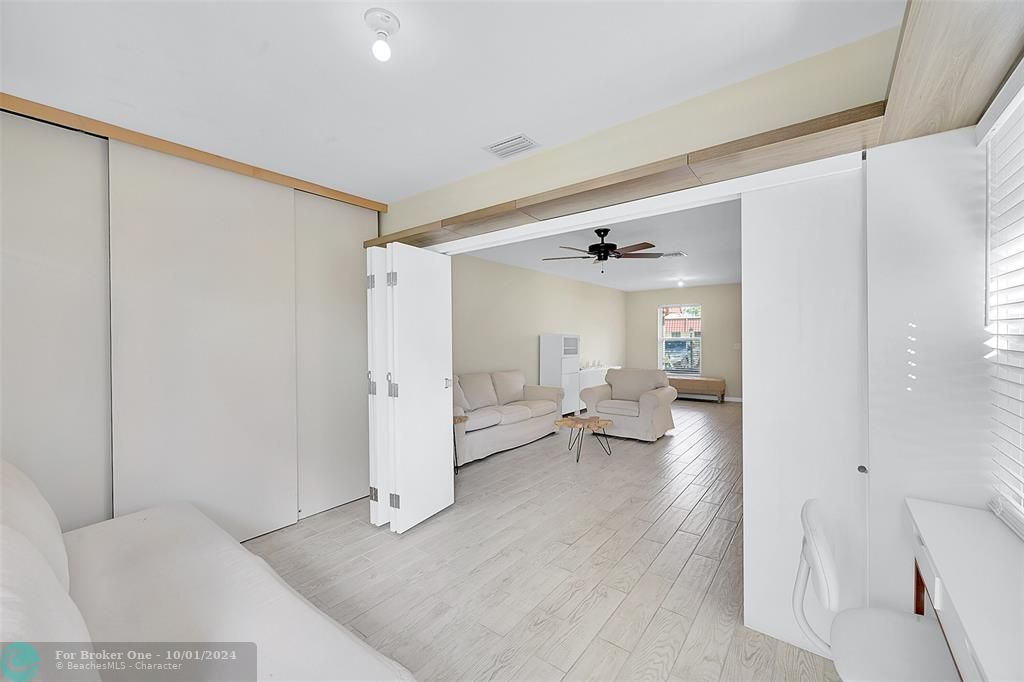 For Sale: $207,000 (2 beds, 2 baths, 839 Square Feet)