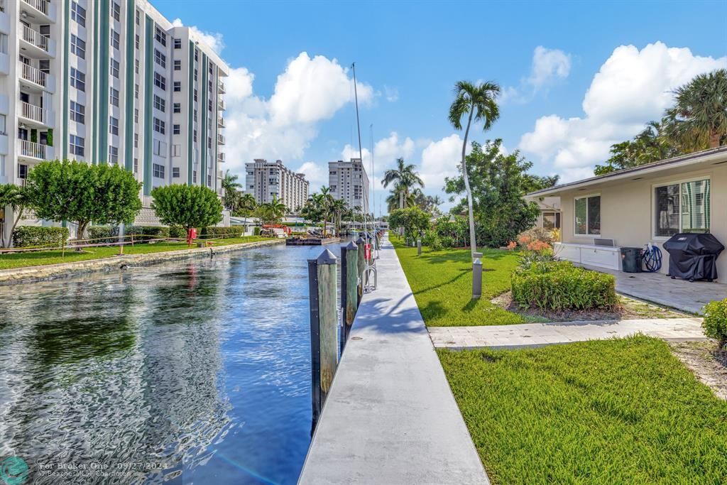 For Sale: $739,000 (2 beds, 2 baths, 1275 Square Feet)