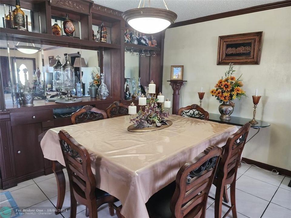 En Venta: $685,000 (4 camas, 4 baños, 1886 Pies cuadrados)