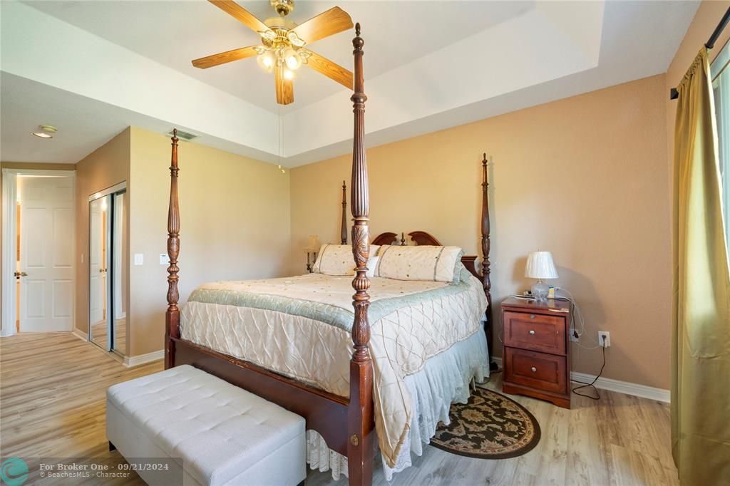 For Sale: $379,900 (2 beds, 2 baths, 1600 Square Feet)